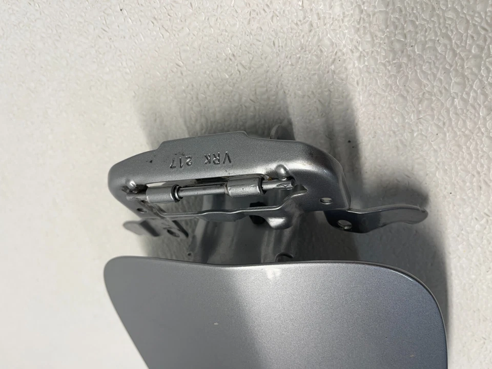 2016 Honda Accord Coupe tanque de gasolina porta enchimento gasolina policial cinza OEM - Imagem 3 de 4