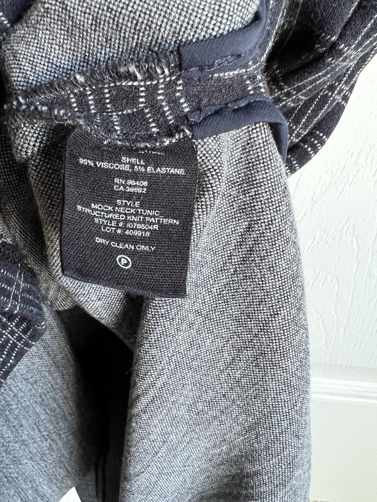 Theory Mock Neck Structured Knit Pattern Tunic Si… - image 5