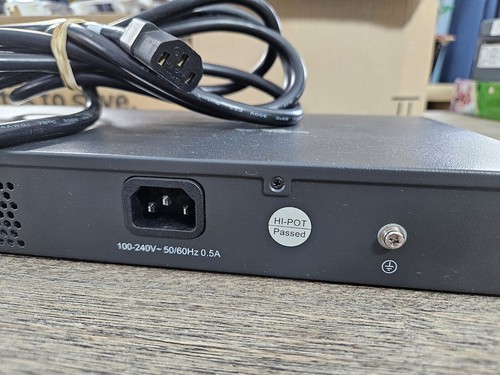 TP-Link TL-SG1024 24-Port Gigabit Ethernet Rack-Mount Switch w/ Power Cord - Picture 4 of 5