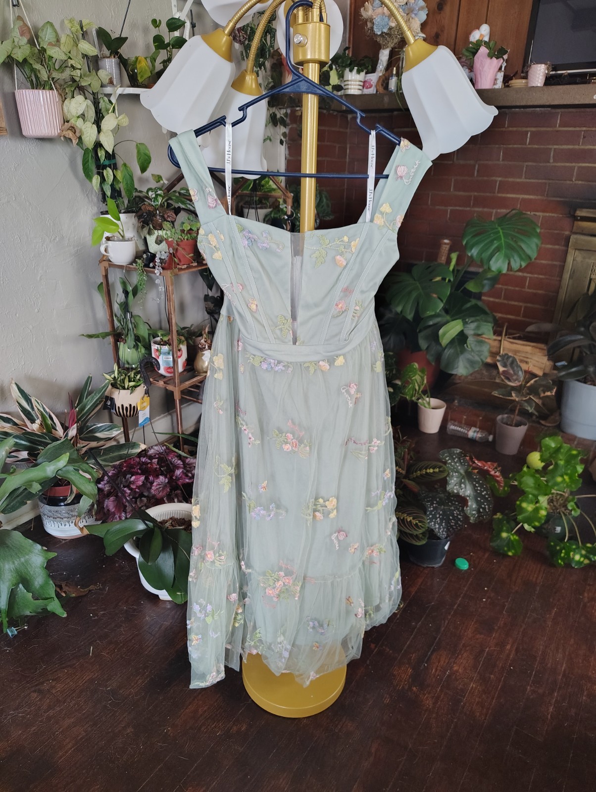 JJ's House Fit & Flare Green Floral Embroidered Tulle V-Neck Lined L