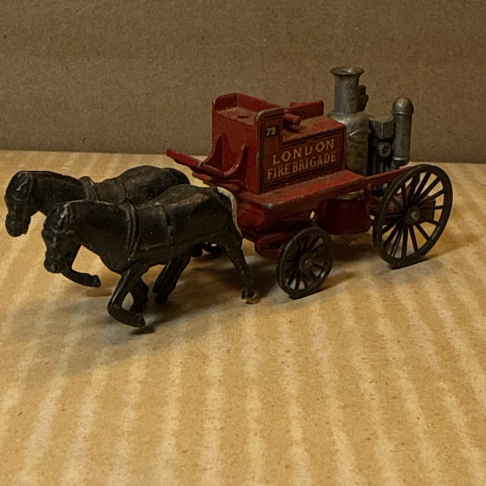 Lesney Y-4 Shand Mason Horse Drawn Fire Engine-Good Condition - Image 2 of 4