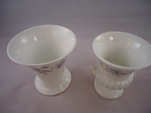 Wedgwood Angela Vases x 2 Bone China 1st Quality Blue Pink Vintage British - Picture 4 of 5