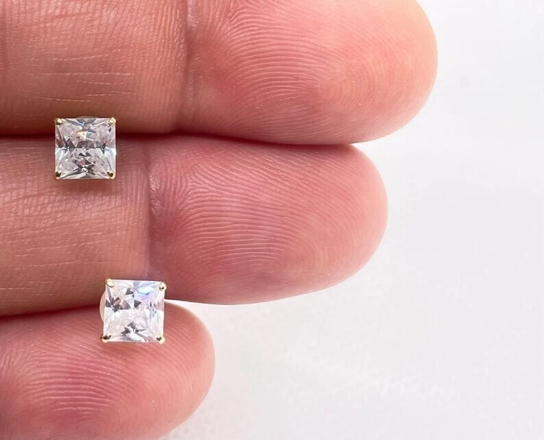 pair of 4ct princess cut stud earrings lab created diamonds 10k yellow gold - Image 3 of 3