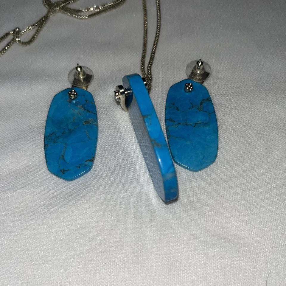 Colgante y pendientes a juego KENDRA SCOTT, tono dorado Foto 2 de 4