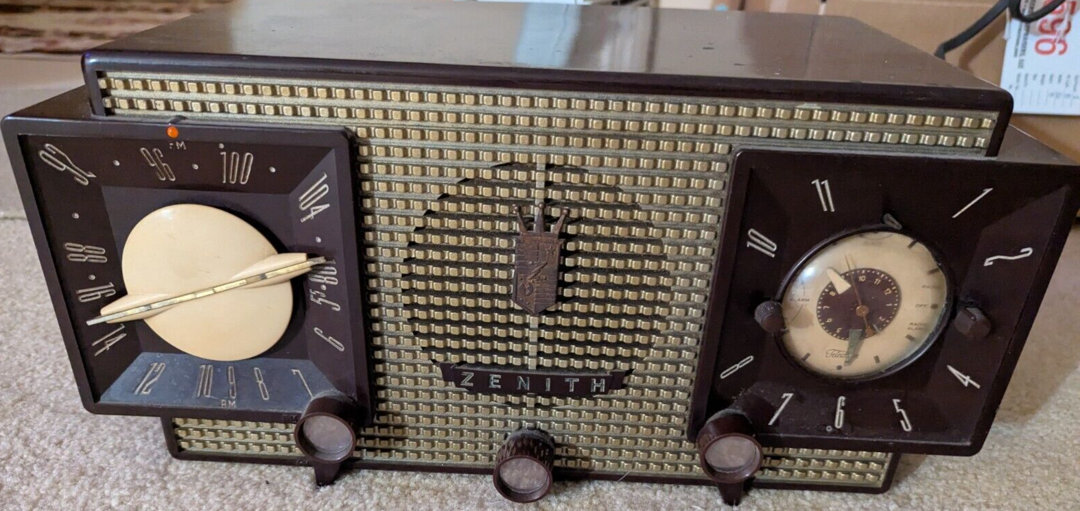 Vintage 1950's Zenith Radio X733