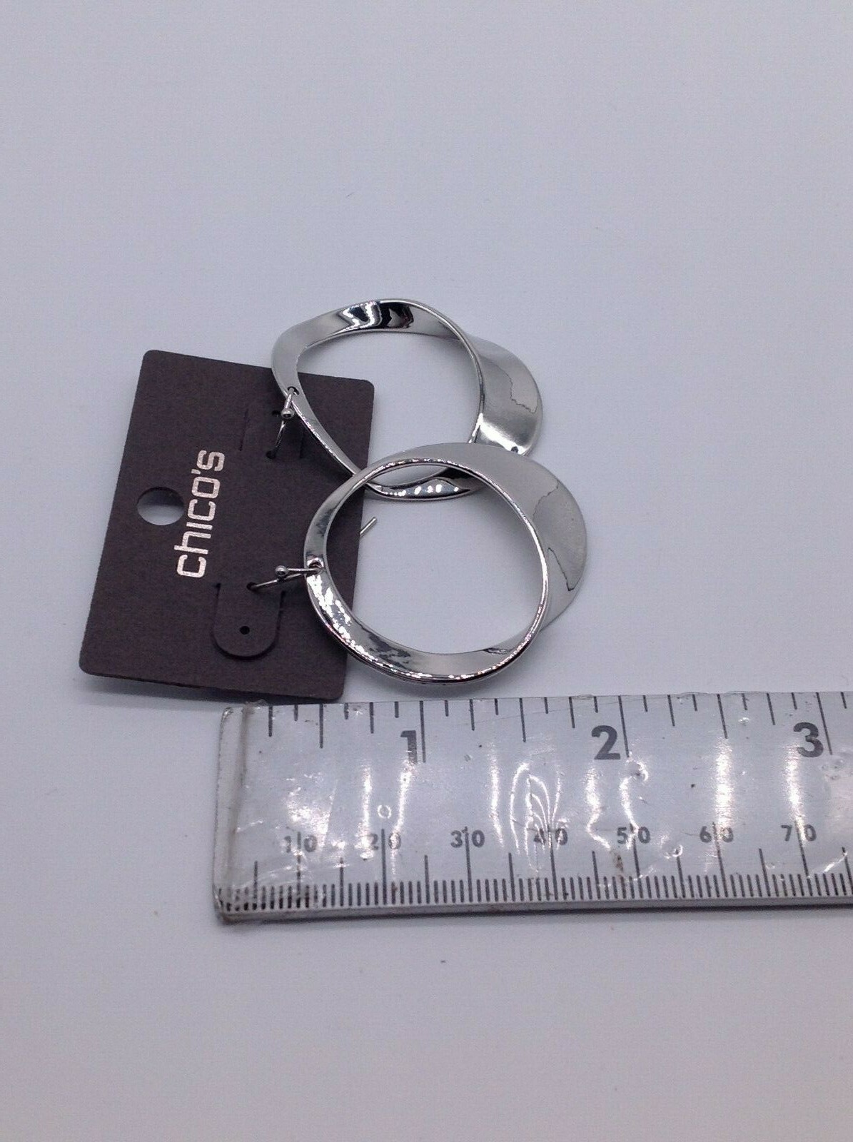 CHICO'S SHINEY WAVED HOOPS  NWTS