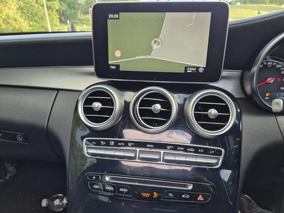 Mercedes C300 Amg Hybrid Premium Plus - Image 4 of 4