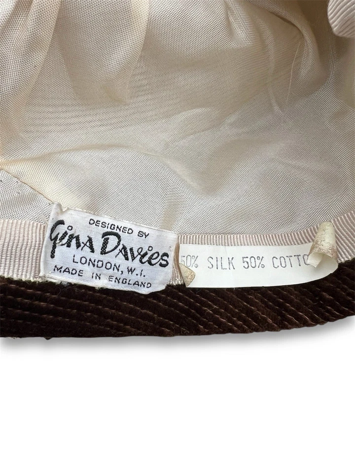 Sombrero Cloche Vintage Gina Davies London Marrón Beige Terciopelo y Seda Gorro Foto 4 de 4