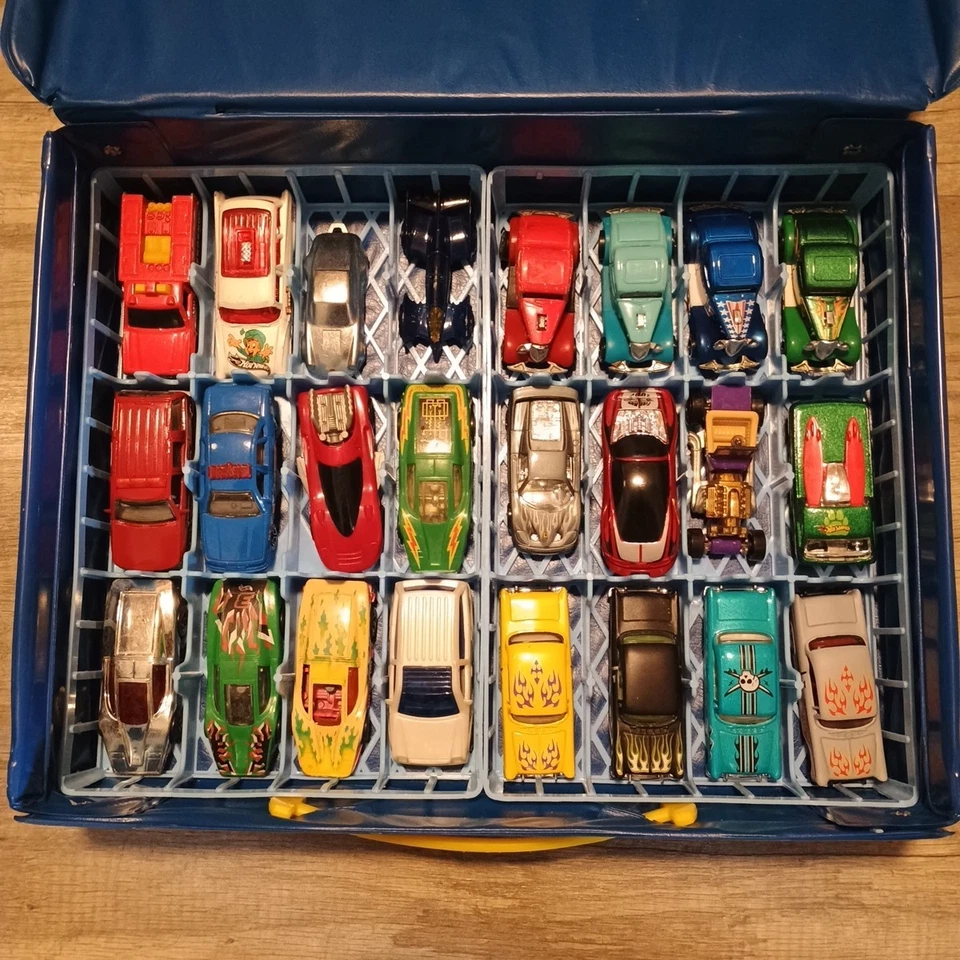 Hot wheels Storage Case with 48 hot wheels - Image 3 of 3
