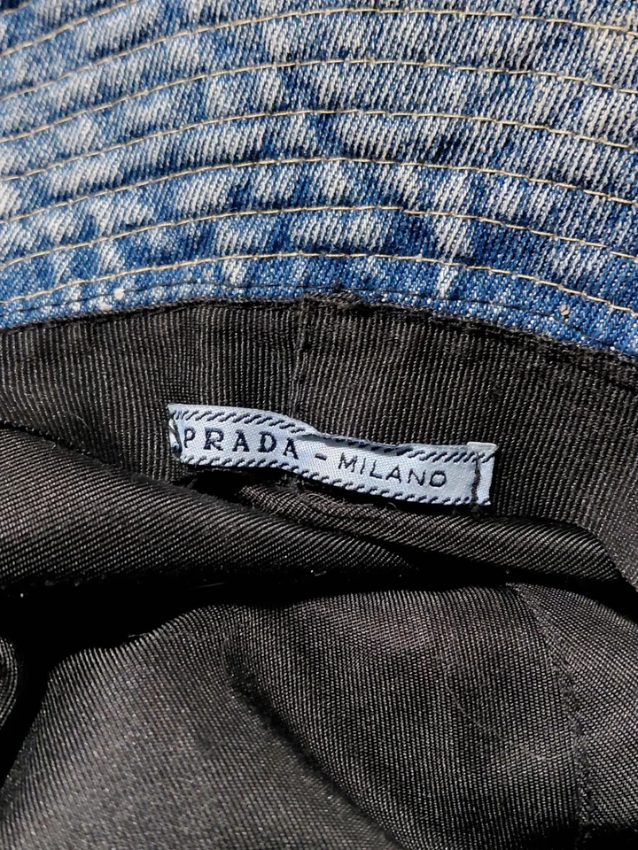 Sombrero cubo de mezclilla azul claro para mujer Prada Milano talla M hecho en Italia 100 % algodón Foto 2 de 3