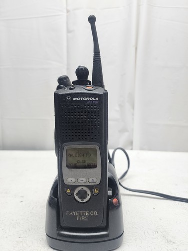 Motorola XTS5000 XTS 5000 Modelo H18UCF9PW6AN con Micrófono y Cargador Impres - Imagen 2 de 17
