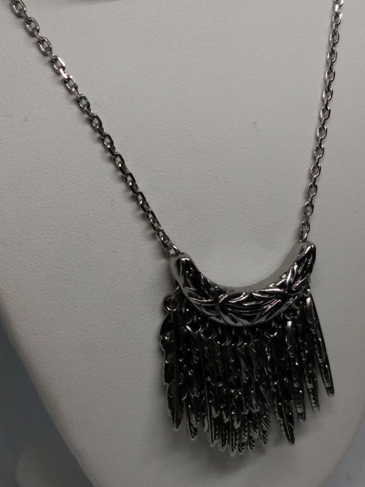 Impresionante Collar Colgante Pluma Colgante J19 Lia Sophia Simple Tono Plata Foto 4 de 4