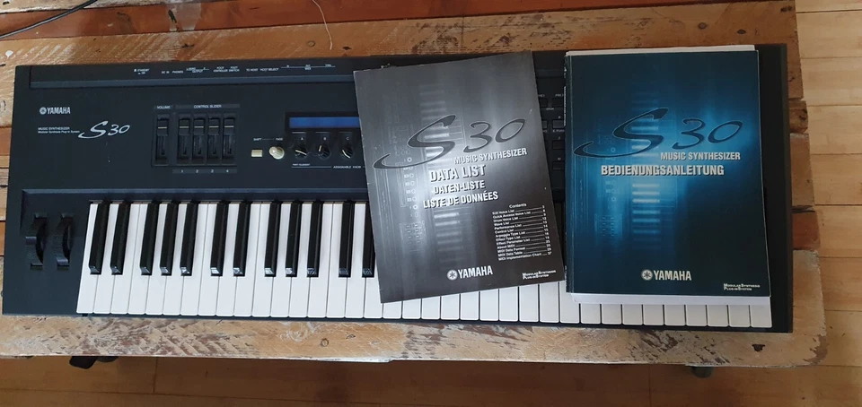 Yamaha S30 Synthesizer - Bild 3 von 3