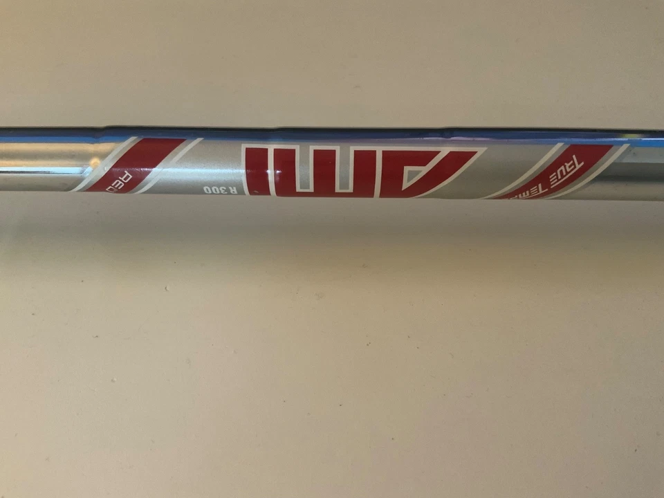 Right handed TITLEIST t350 pitching wedge, reg, red amt steel shaft, 43 loft. - Image 4 of 4