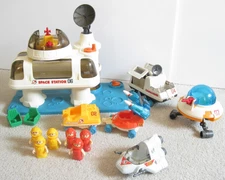 1984 Playworld Toys Playmate Space Station 06 #8000 + 5 Vehicles + 6 Astronauts
