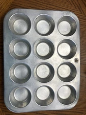 Vintage MIRRO #162M Aluminum Cupcake or Muffin Pan Retro ~ Retro 1950's USA 