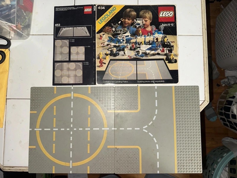 LEGO system: Legoland Space Landing Plates 454 (10"x10") From 1978