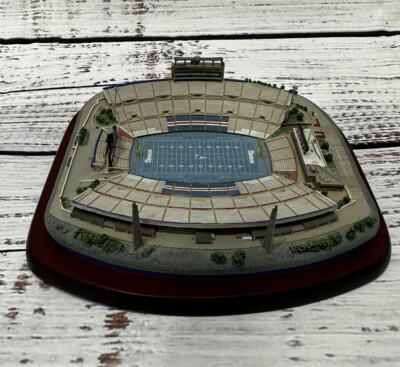 Vintage Danbury Mint New England Patriots Foxboro Staduim Statue *READ