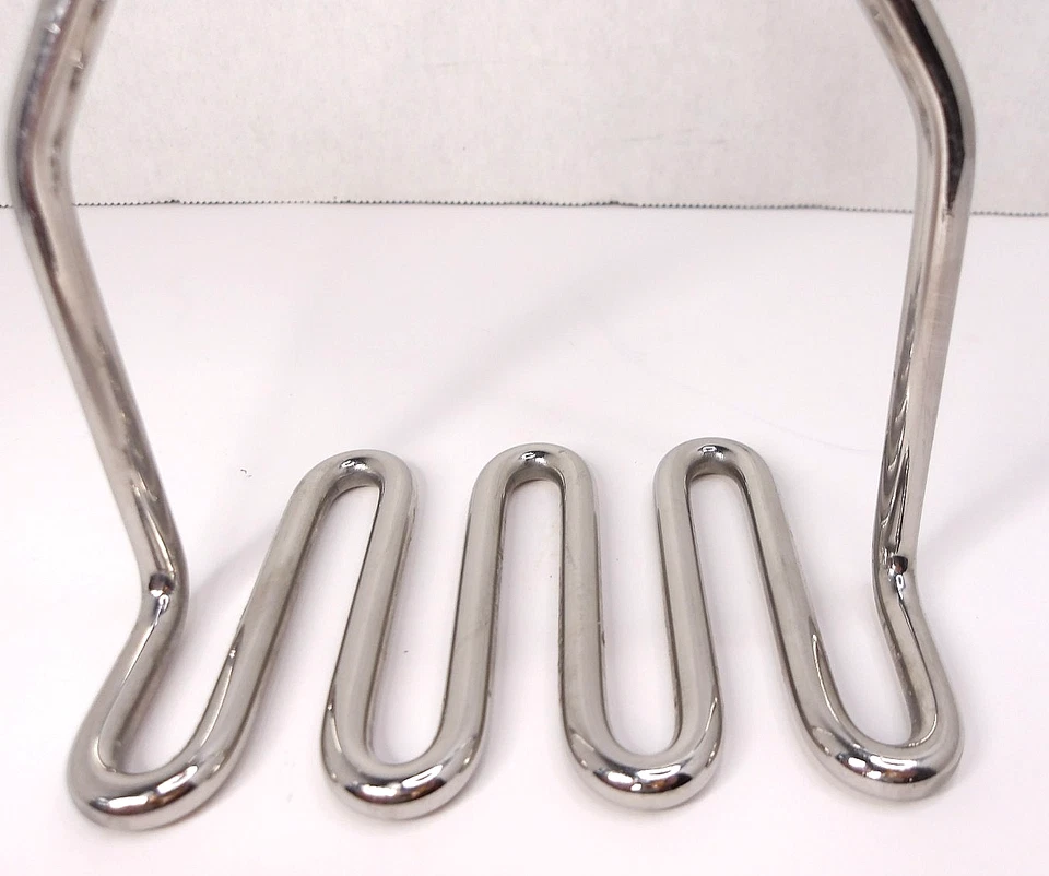 Trituradora de patatas OXO Good Grips, acero inoxidable/silicona, negra, 10 pulgadas Foto 2 de 4