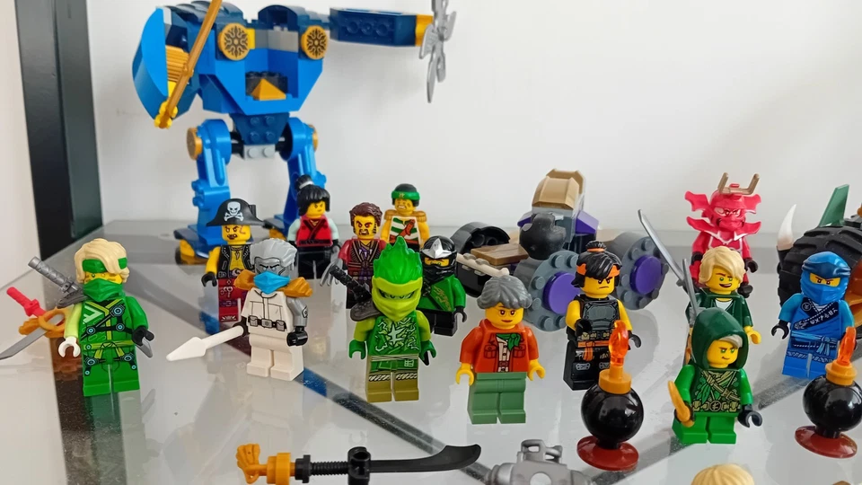 Lego NINJAGO set of 22 Figures Loose WITH ROBOT, MOTORBIKE, ACCESSORIES - Immagine 4 di 4