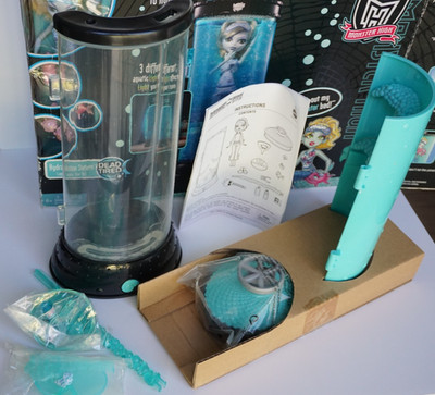 Open Box New LAGOONA BLUE DOLL & HYDRATION STATION * MONSTER HIGH DEAD TIRED