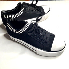 Olivia Miller Black & White Lace Up Sneakers Size US8