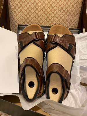 AWESOME BRAND NEW IN BOX Dr. Scholls Mens Gus Briar Brown Sandals 9M.