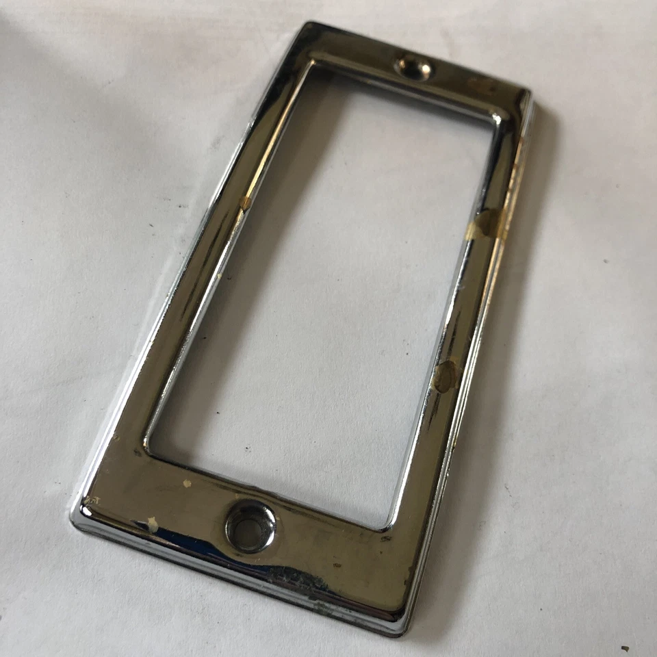 Bisel de luz de estacionamiento Ford Deluxe 1950  Foto 3 de 4