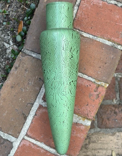 ROSEVILLE POTTERY UNUSUAL MATT GREEN CHOLORON EGYPTO GLAZE WALL POCKET #335