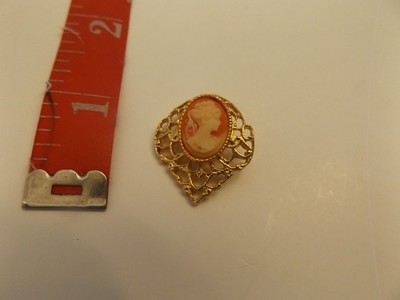 Vintage Gold tone Cameo pendant