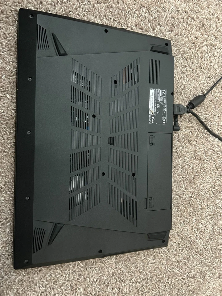 SSD CLEVO NH70RD — i7-9750H / RTX 2060 / 16 GB / 2×1 TB — Excelente Estado Foto 4 de 4