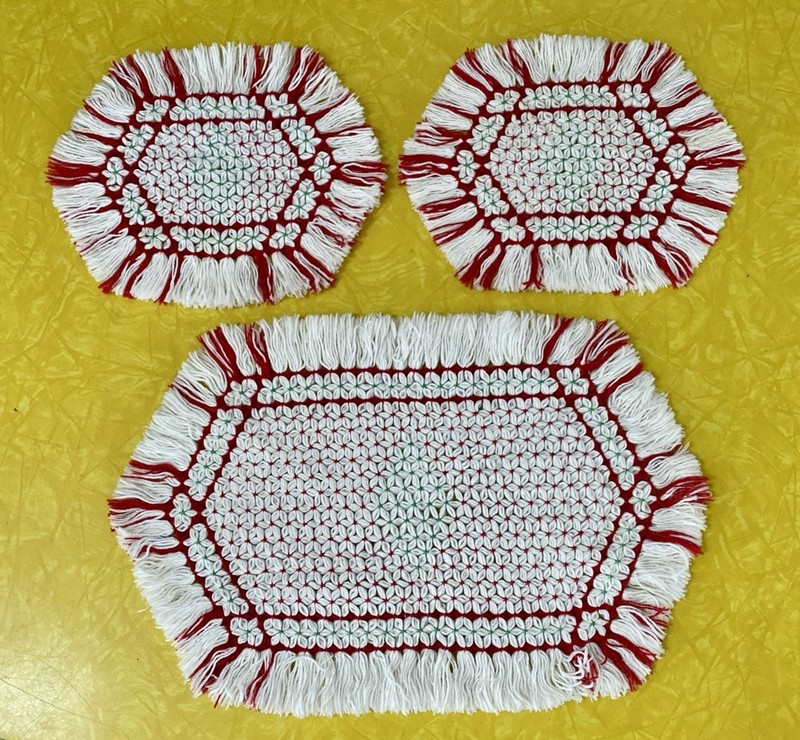 3 Vintage Handmade Daisy  Stitch Crocheted Christmas Hot Pads