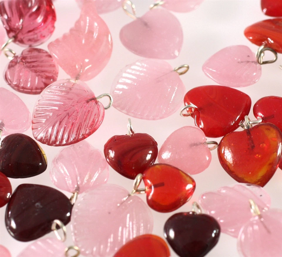 Dijes de mezcla de gotas, vidrio, rojo y rosa, corazón y hojas 50 gramos (55-60) Foto 3 de 4