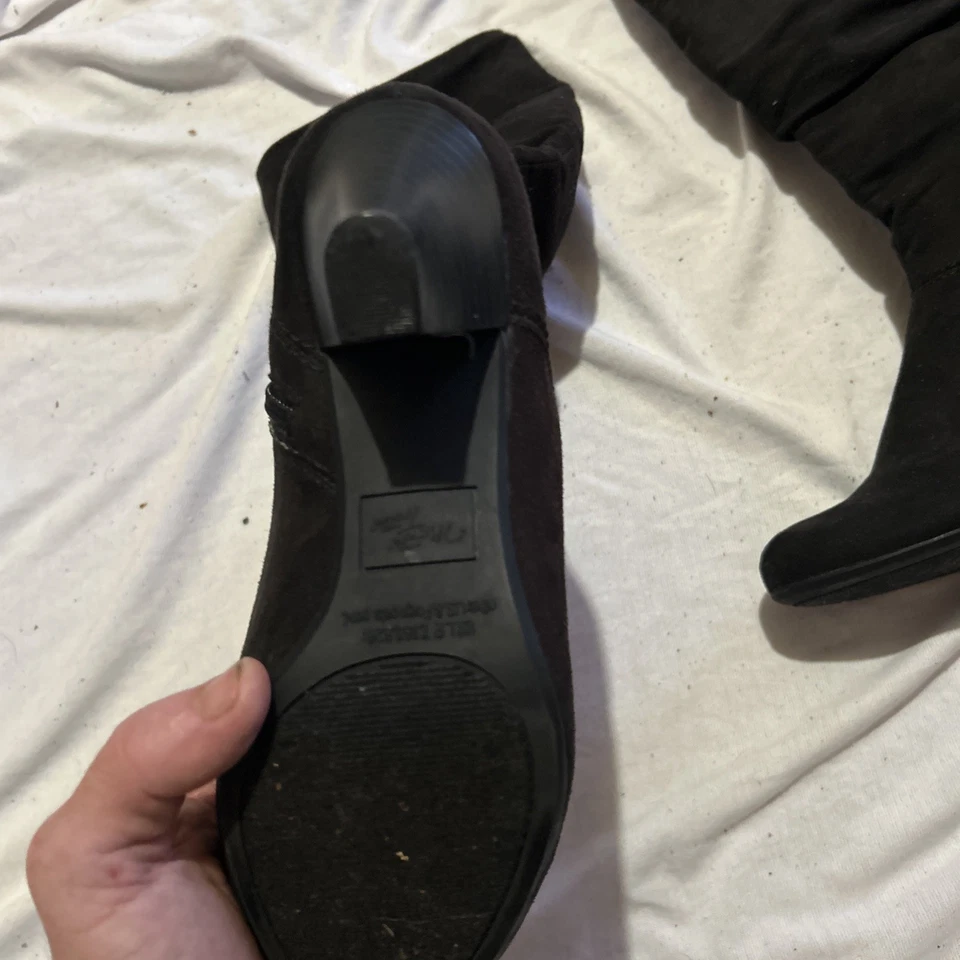 Botas de Suade Mooties Tootsies Con Colinas Talla 7 1/2 Foto 3 de 4