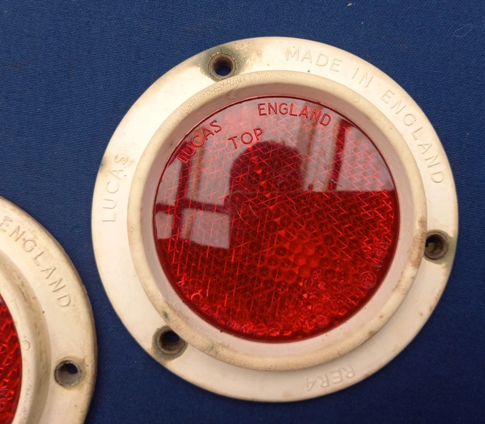 PAR DE REFLECTORES LAND ROVER SERIE MILITAR GENUINO LUCAS RER4 ROJO - Imagen 2 de 4