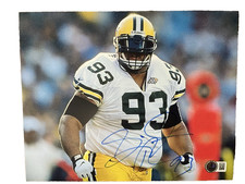 GILBERT BROWN Signed Packers 8x10 BECKETT WITNESSED 4W375687 The Gravedigger
