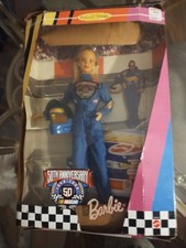 Barbie bambola NASCAR 50° anniversario nuova con scatola ma la scatola è ruvida