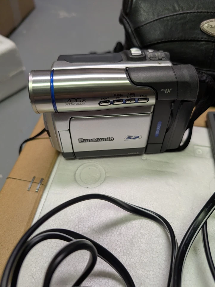 Panasonic Digital Video Camera Charger, Bag, Remote And Instruction PV-DV203-K - Image 3 of 4