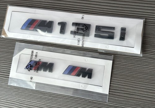 SET M135i Insignia Negro Brillante con 2X Insignias Ala M Negro Brillante. F20 y F21 🇬🇧 - Imagen 3 de 3