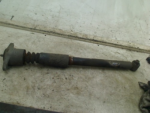 STOßDÄMPFER RECHTS HINTEN VW Passat (3B3) Sedan 1.9 TDI 100 (AVB(Euro 3)) 2001