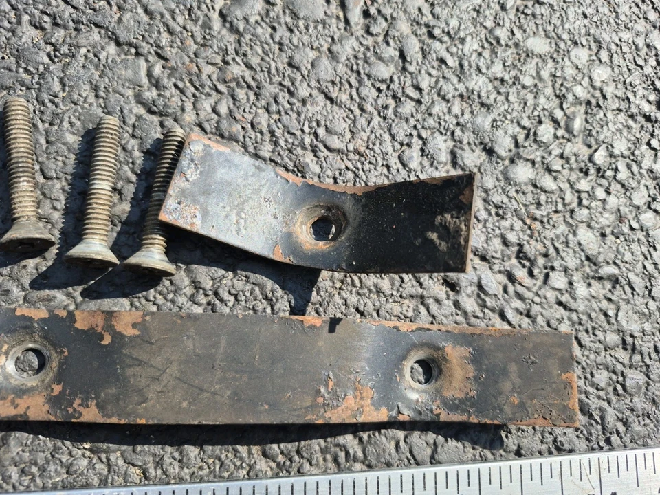 Retenedores y herrajes de línea de enfriador de aceite para tractor Case Ingersoll 446 Foto 3 de 4