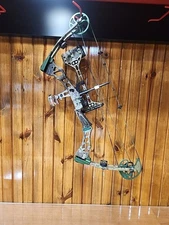 Pre Owned Bear Instinct Compound Bow Package RH 29/70 With Rest Sight Quiver