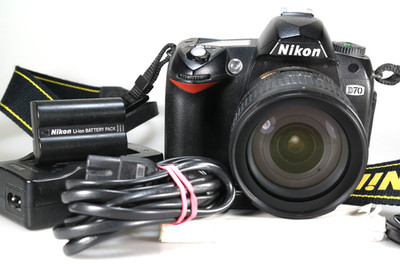 Nikon D70 m. Nikon DX AF-S 18-70/3,5-4,5 G ED + Zub. 13668 Auslösungen