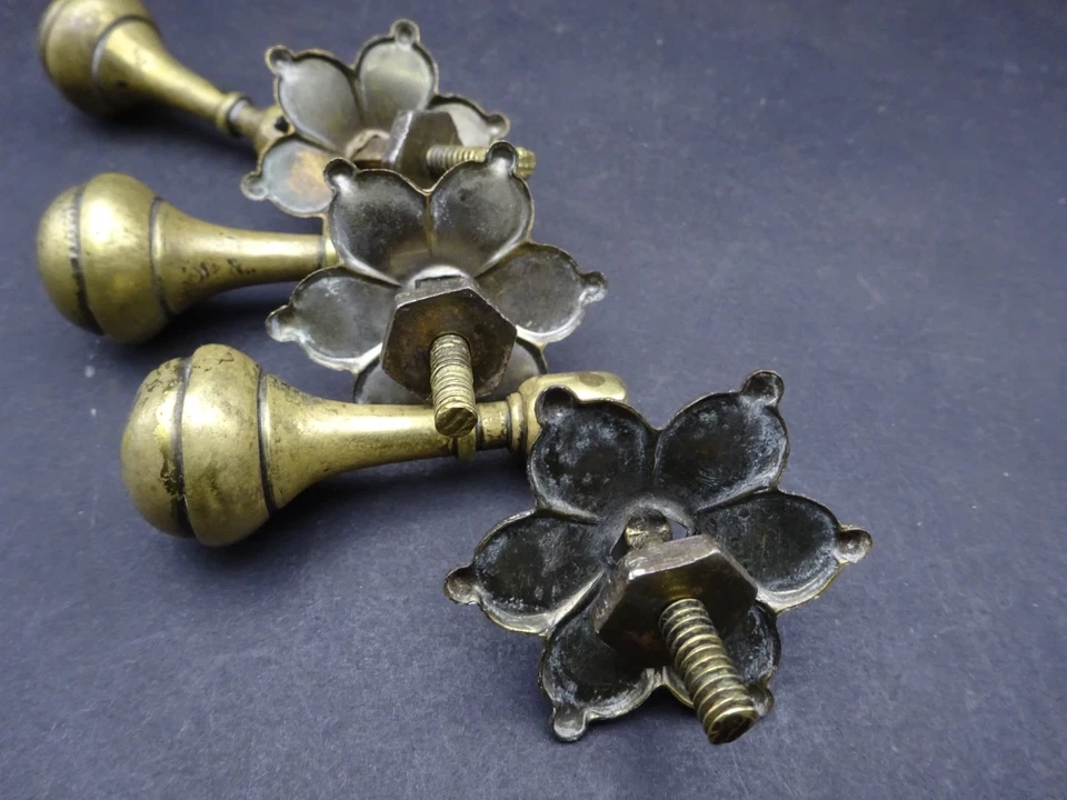 Set of 3 reclaimed brass teardrop drawer pulls 5.5cm drop TD2 - Image 4 of 4