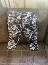 Ladies Black An White Meduim Danskin Work Out Pants HH6 