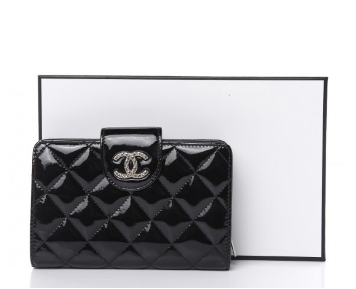 ☆CHANEL キルティング デザイン ウォレット☆ CHANEL Patent Quilted Brilliant Zipped Pocket Wallet Black