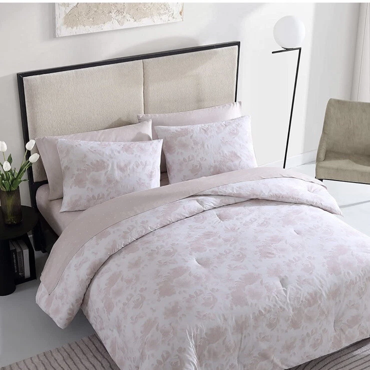 Vera Wang King Duvet Cover and Two King Shams Watercolor Pink Floral. New! - Image 4 of 4