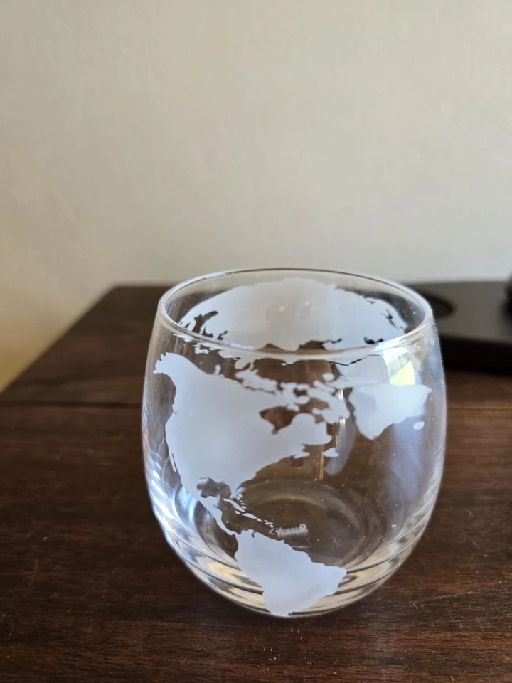 Nuevo en caja Juego de jarra de vidrio de whisky para barco de 4 piezas y vasos de 2 globos y soporte de madera  Foto 3 de 4