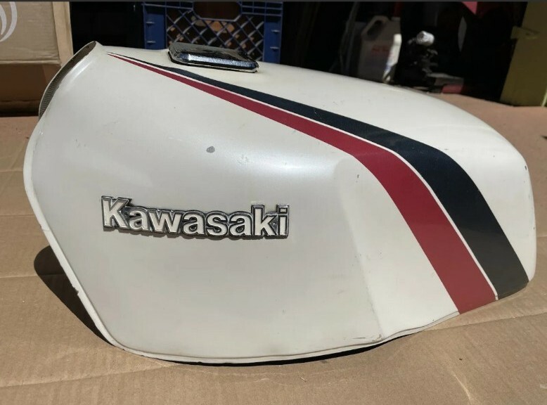 KZ1000 タンク KAWASAKI Motorcycle KZ1000 KZ 1000 ST SHAFT OEM FUEL TANK