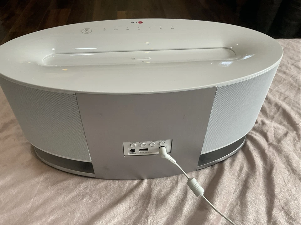 LG Docking Speaker ND8630 with Power Cord White NO Remote - Image 4 of 4